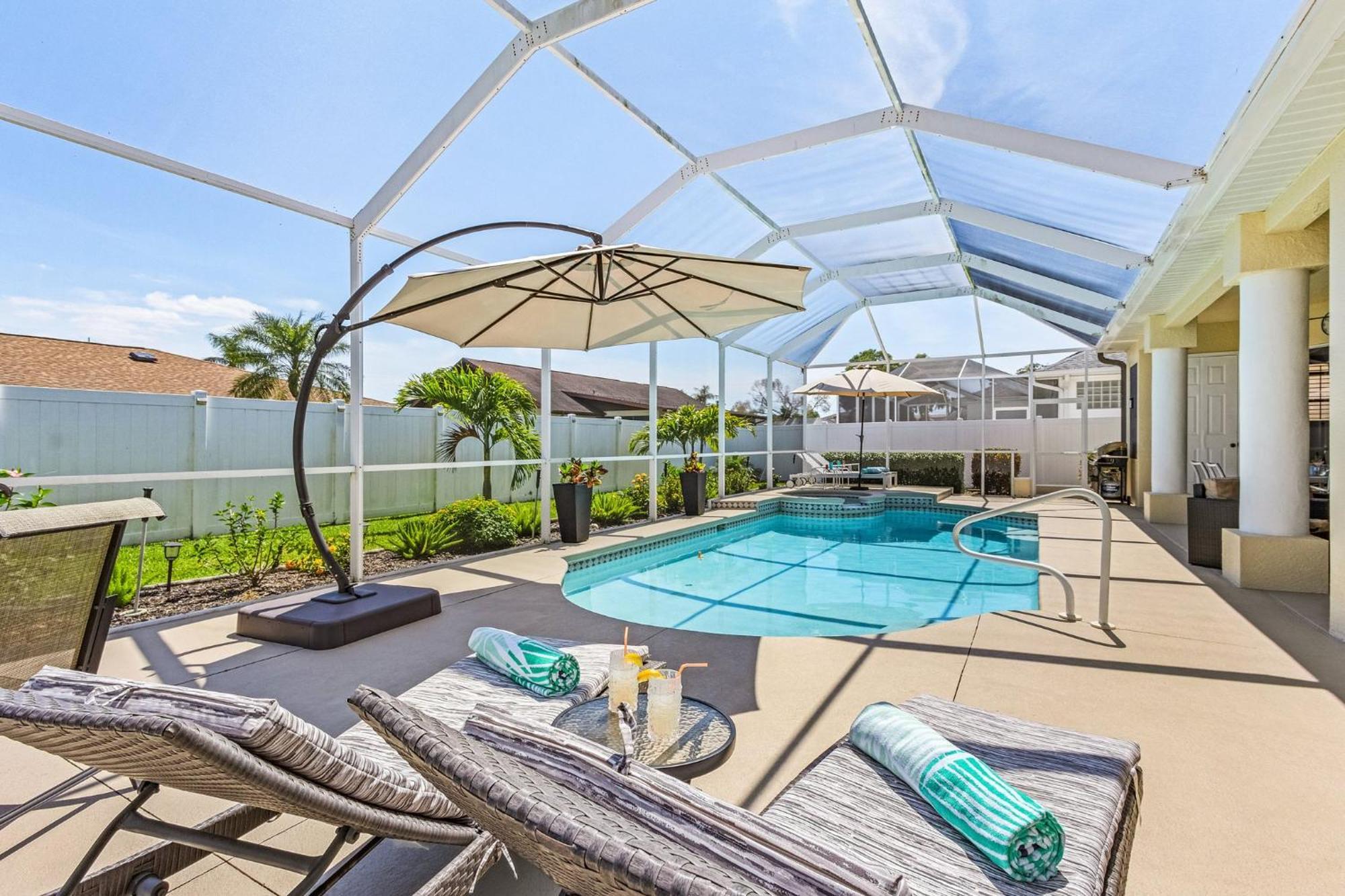 קייפ קורל Villa-Haze, Lots Of Privacy, Solar & Electric Heated Pool And Spa מראה חיצוני תמונה