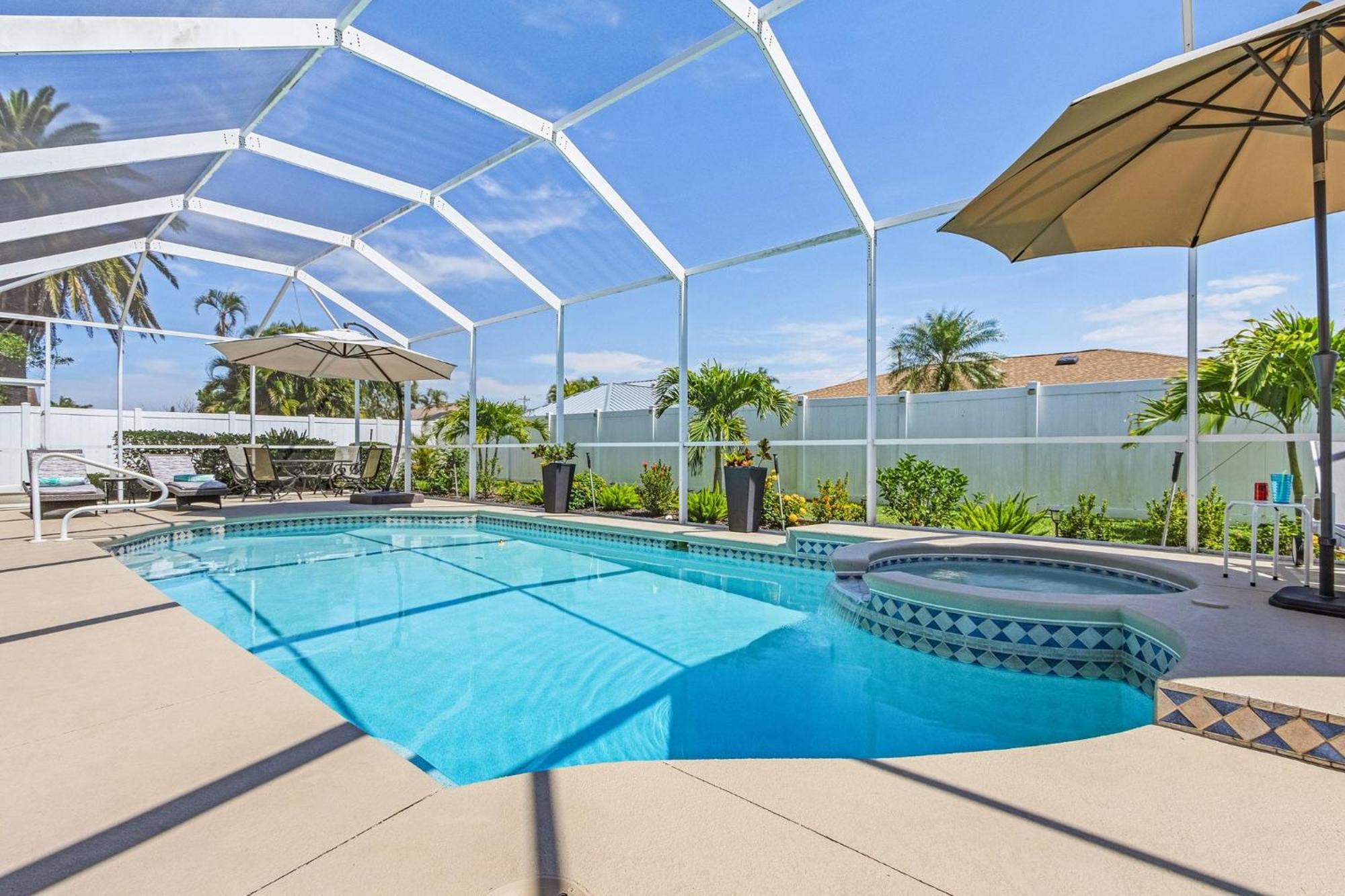 קייפ קורל Villa-Haze, Lots Of Privacy, Solar & Electric Heated Pool And Spa מראה חיצוני תמונה